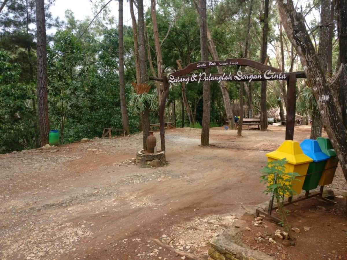 Seribu Batu Songgo Langit Resort & Camp Bantul Eksteriør billede