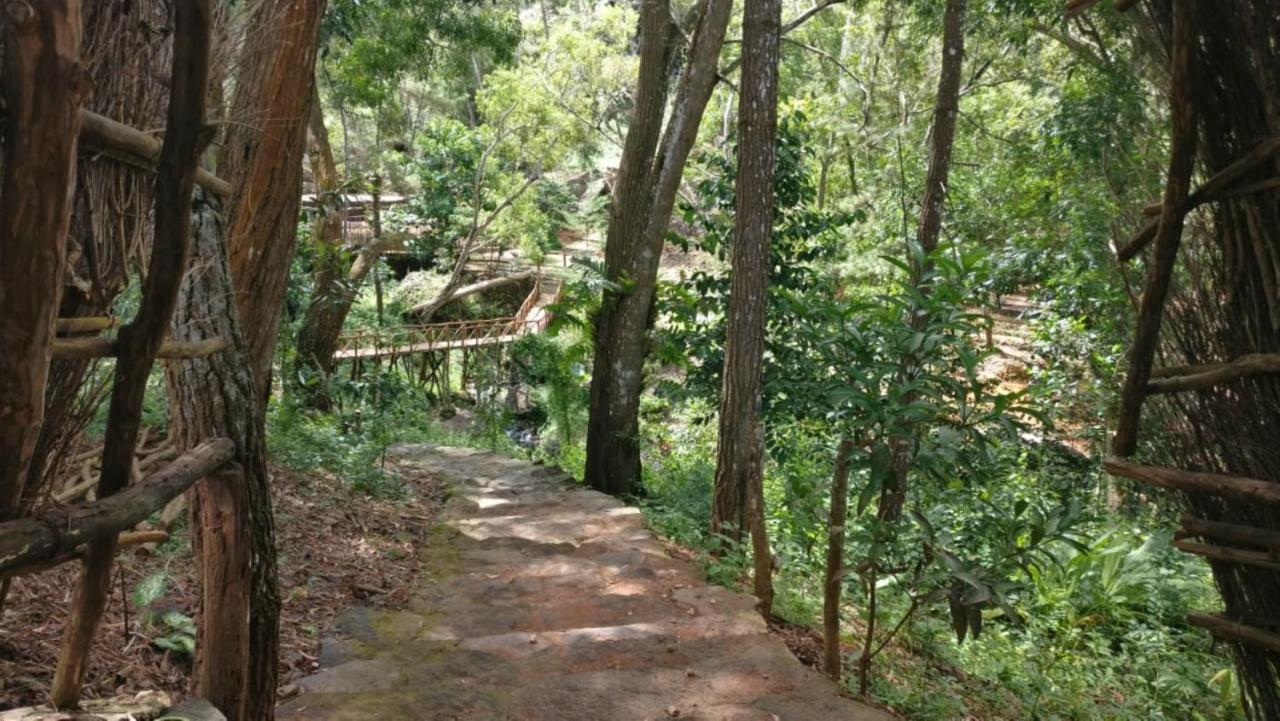 Seribu Batu Songgo Langit Resort & Camp Bantul Eksteriør billede