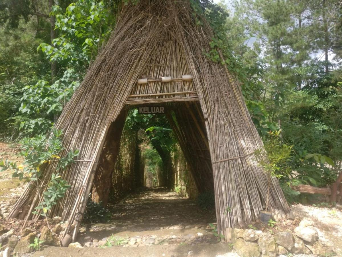 Seribu Batu Songgo Langit Resort & Camp Bantul Eksteriør billede