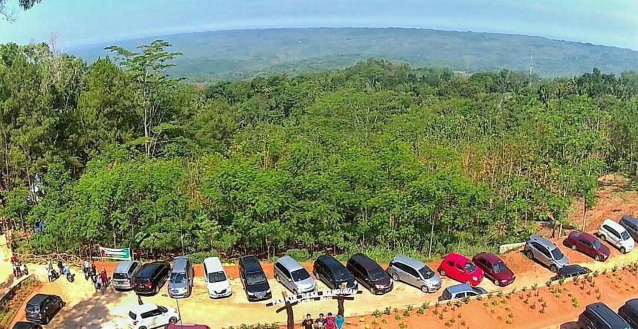 Seribu Batu Songgo Langit Resort & Camp Bantul Eksteriør billede