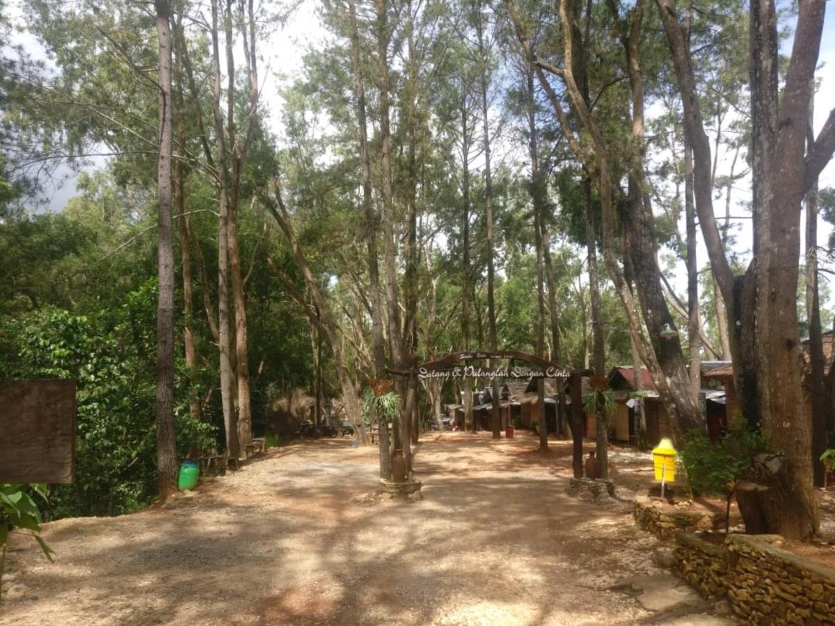 Seribu Batu Songgo Langit Resort & Camp Bantul Eksteriør billede